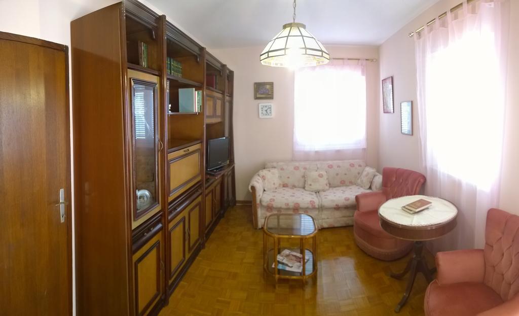 Apartments Free Parking Big Garden ペロイ 部屋 写真